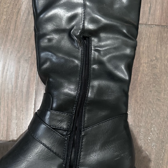 Tan and black riding boots - Picture 2 of 3